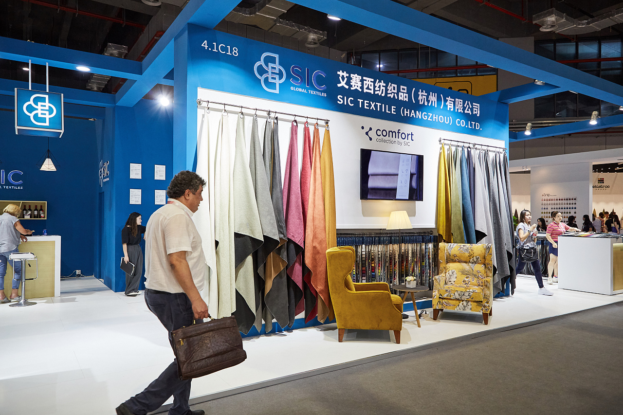上海国家会展中心纺织品展会拍摄纪实 镜头中的亚洲时尚脉搏